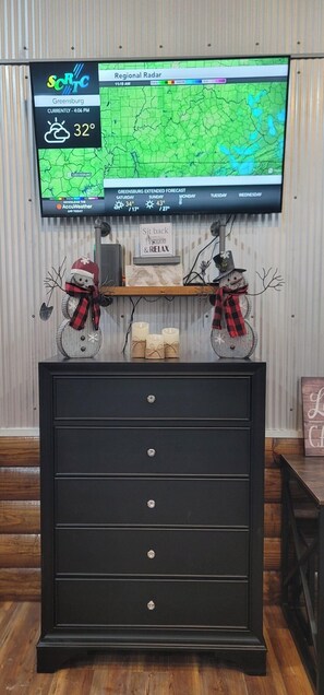 キャビン クイーンベッド 2 台 簡易キッチン | WiFi (無料)、ベッドシーツ