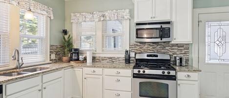 Microondas, horno, placa de cocina, lavavajillas