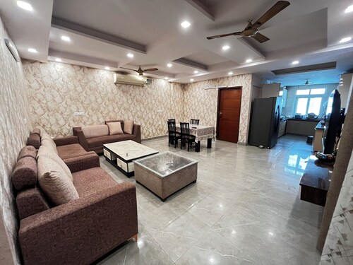 Spacious 4-bedroom apartment in lovely Delhi