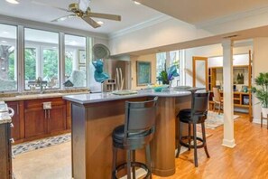 Cookware/dishes/utensils