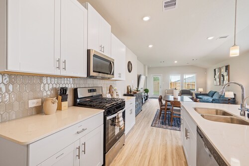 Serene 4BR Retreat at Lake Conroe