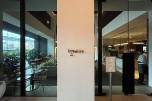 Lobby - The Establishment Menara Teguh Bangsar Menara UOA KL Sentral (Kuala Lumpur)