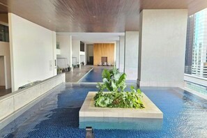 Indoor pool - The Establishment Menara Teguh Bangsar Menara UOA KL Sentral (Kuala Lumpur)