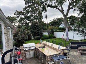 تناول الطعام بالخارج