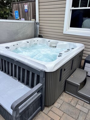 Tina de hidromasaje al aire libre