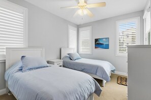 5 bedrooms, iron/ironing board, free WiFi, bed sheets