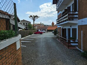 Apartment | Property grounds - Capivari Flat (Campos do Jordão)