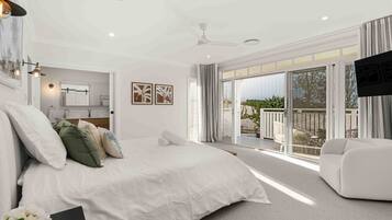 4 bedrooms, desk, iron/ironing board, free WiFi