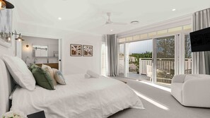 4 bedrooms, desk, iron/ironing board, free WiFi