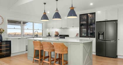 The Milton Haven - Pet Friendly & Heated Pool