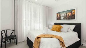 4 bedrooms, desk, iron/ironing board, free WiFi