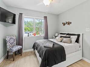 2 bedrooms, iron/ironing board, WiFi - Waterfront Retreat | Sunset Views + Outdoor Lounge (Leonardtown)