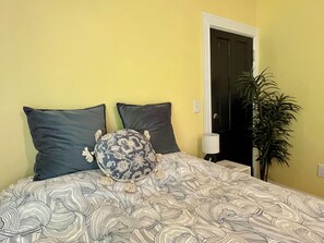 2 bedrooms, desk, iron/ironing board, free WiFi