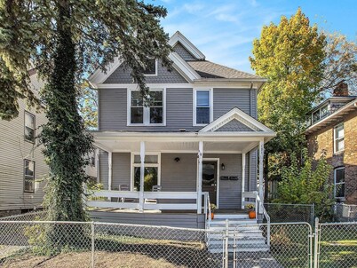 Cheerful 2BR apt, historic home near EMU and U-M, walkable area. Dog friendly!