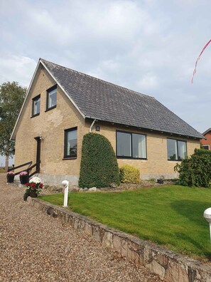 Exterior - Lovely holiday home with views of fields. (Sydals)