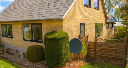 Lovely holiday home with views of fields