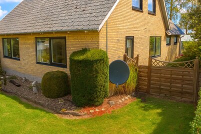 Lovely holiday home with views of fields