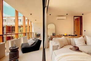 3 bedrooms, iron/ironing board, internet, bed sheets