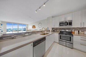 Mikroaaltouuni, uuni, liesi, astianpesukone