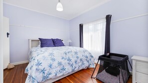 2 soverom, skrivebord, wi-fi (inkludert) og sengetøy