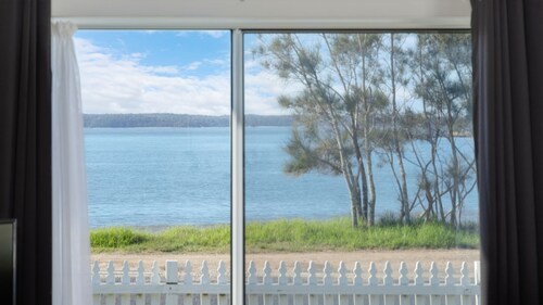 Beachfront Escape Relaxing Getaway in Batehaven