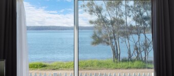 Beachfront Escape Relaxing Getaway in Batehaven