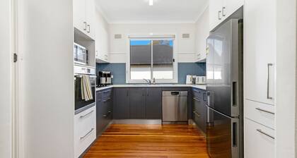 Beachfront Escape Relaxing Getaway in Batehaven