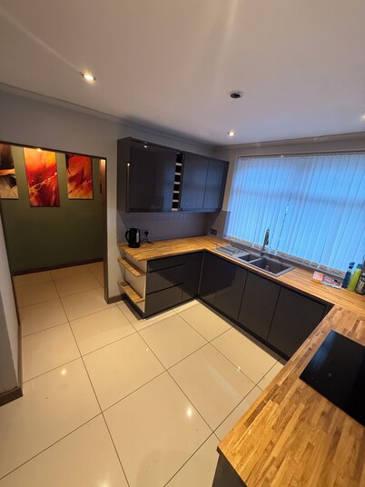 Entire luxury home free parking free WiFi 2 bedrooms in Birmingham