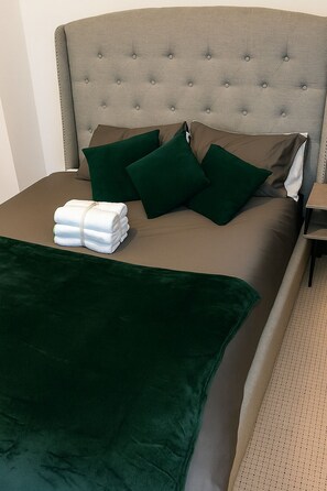 2 habitaciones, tabla de planchar con plancha, wifi y ropa de cama 