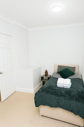 2 makuuhuonetta, silitysrauta/-lauta, Wi-Fi, vuodevaatteet