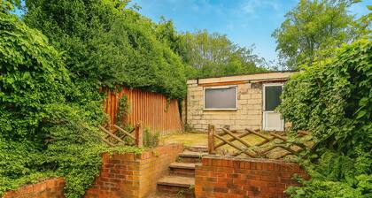 Entire luxury home free parking free WiFi 2 bedrooms in Birmingham