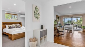 3 عدّة غرف نوم ومكواة/لوح كي وواي فاي مجانًا وملاءات أسرّة