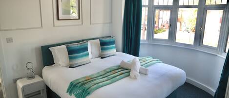 3 chambres, fer et planche à repasser, Wi-Fi, draps fournis