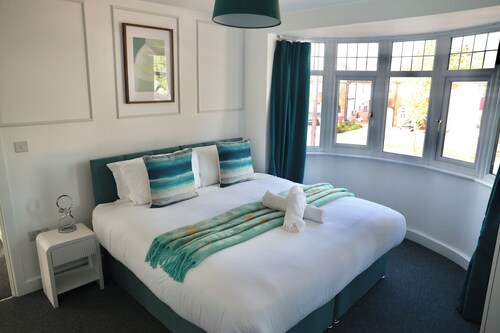 Exquisite 3 Bed Home-Free Parking-Long Stay Discounts