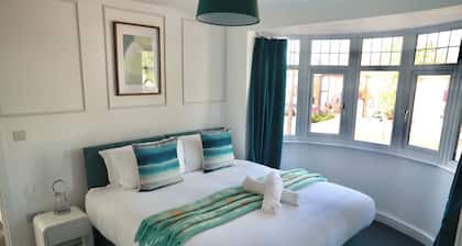 Exquisite 3 Bed Home-Free Parking-Long Stay Discounts