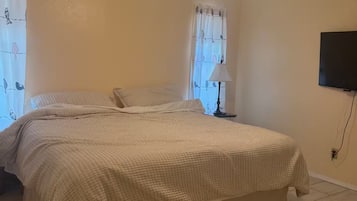 3 habitaciones, tabla de planchar con plancha, wifi y ropa de cama