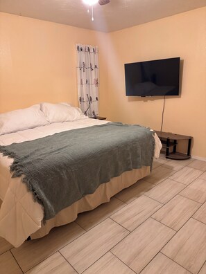 3 bedrooms, iron/ironing board, free WiFi, bed sheets