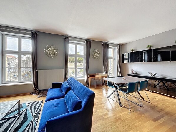 Televisie en een open haard