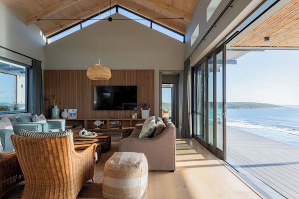 Living area - Abalone House (Gansbaai)
