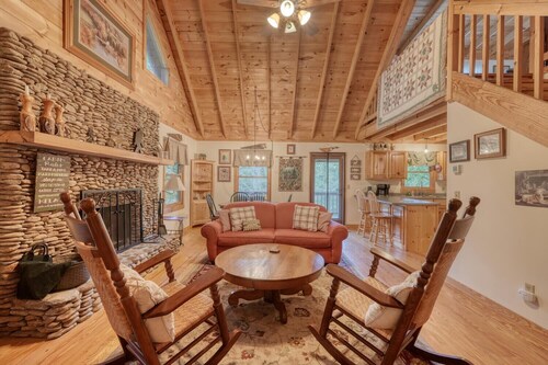  The Fire Escape - Mountain Cabin with Wood-Burning Fireplace in Suches, Georgia