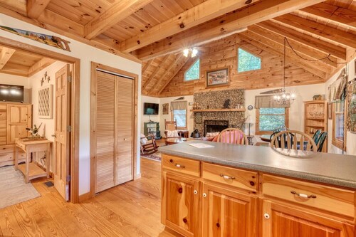  The Fire Escape - Mountain Cabin with Wood-Burning Fireplace in Suches, Georgia