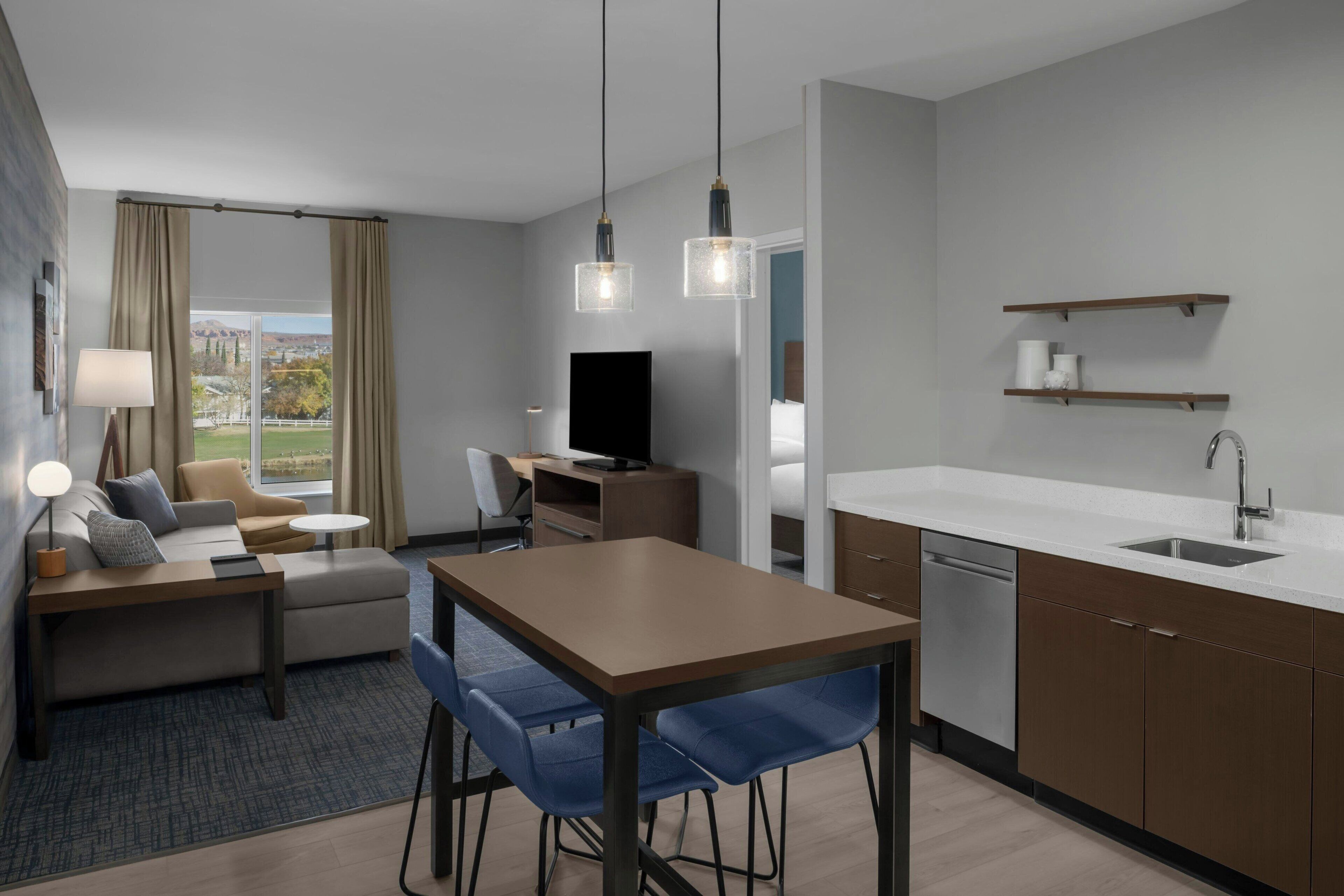 Studio Suite, 1 Bedroom, Golf View | Living area | 55-inch flat-screen TV with digital channels, Netflix, Hulu