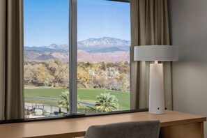 Premium bedding, desk, laptop workspace, blackout curtains - Residence Inn By Marriott St. George (Washington)