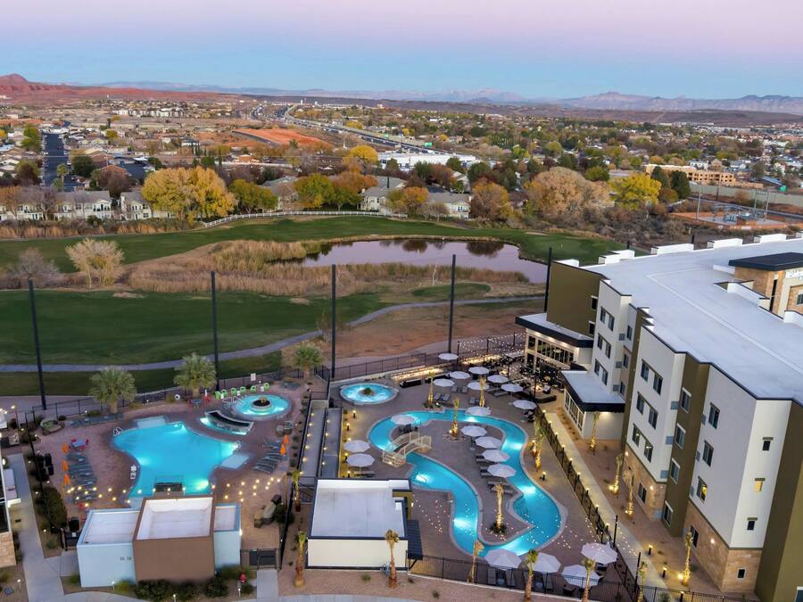 Piscina all'aperto, cabine incluse nel prezzo, ombrelloni da piscina