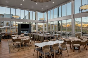 매일 뷔페 무료 아침 식사 포함