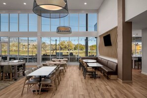 Free daily buffet breakfast - Residence Inn By Marriott St. George (Washington)