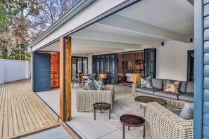 Terrace/patio - The Otters Oarsman / Stanford Riverside Retreat (Stanford)