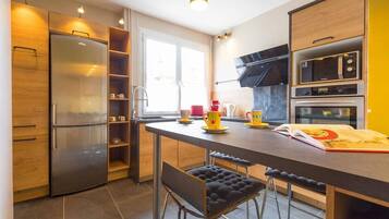 Frigorifero, microonde, forno, lavastoviglie