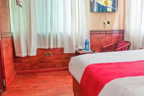 1 bedroom, bed sheets