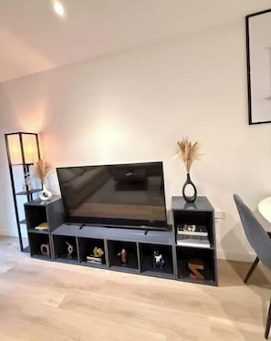 Interior - Affordable Stays (London)